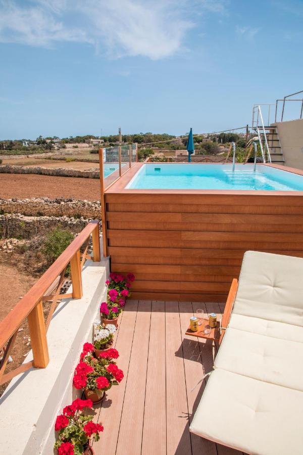 Tal-Karmnu Entire House With Private Heated Pool And Jacuzzi Βίλα Kirkop Εξωτερικό φωτογραφία